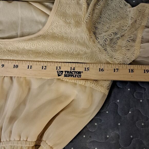 Blu Pepper Cream Lace Dress with Belt size small - Picture 6 of 7